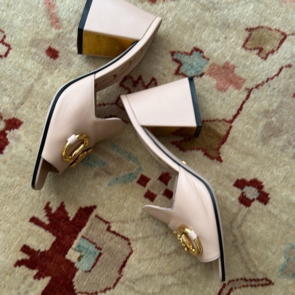 Gucci slides. Beautiful Blush color sold out - Picture 4 of 6